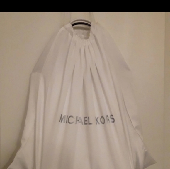 Michael Kors Vivian Large Tote - Picture 4 of 8